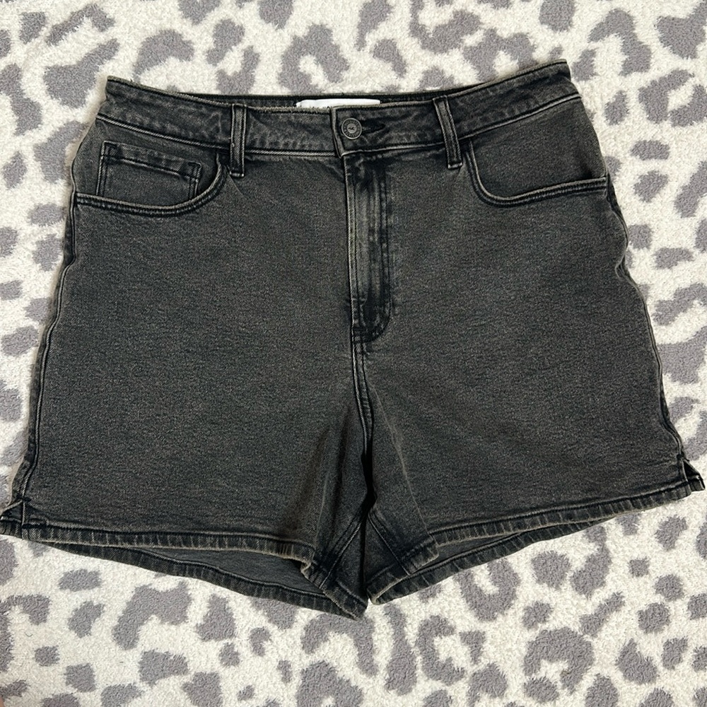 Hollister Washed Black Ultra-High Rise 90s Shorts Size 12 W31